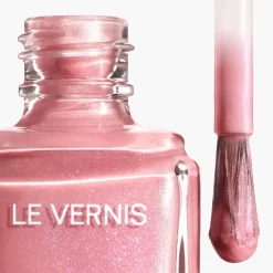LE VERNIS