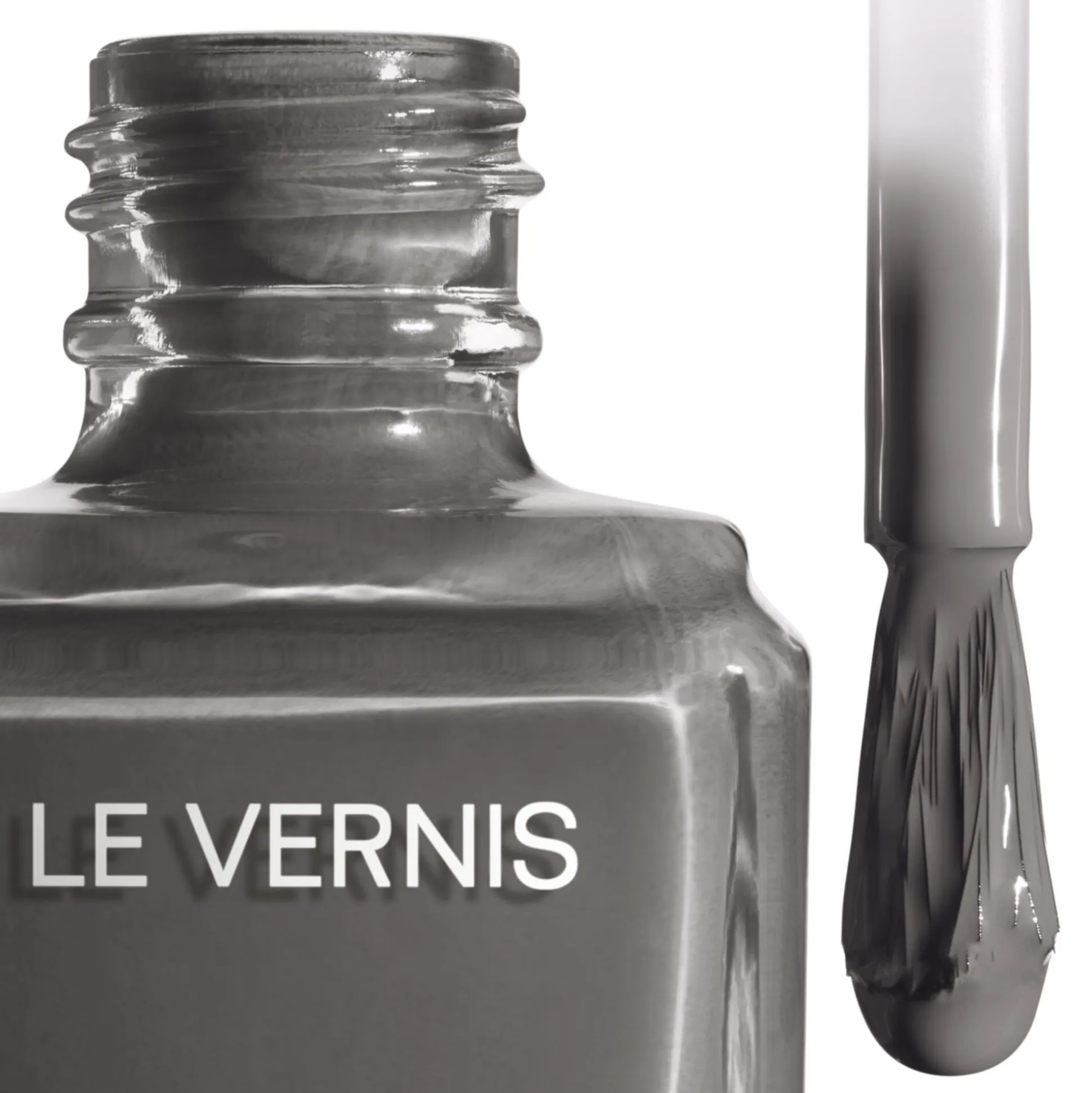 LE VERNIS